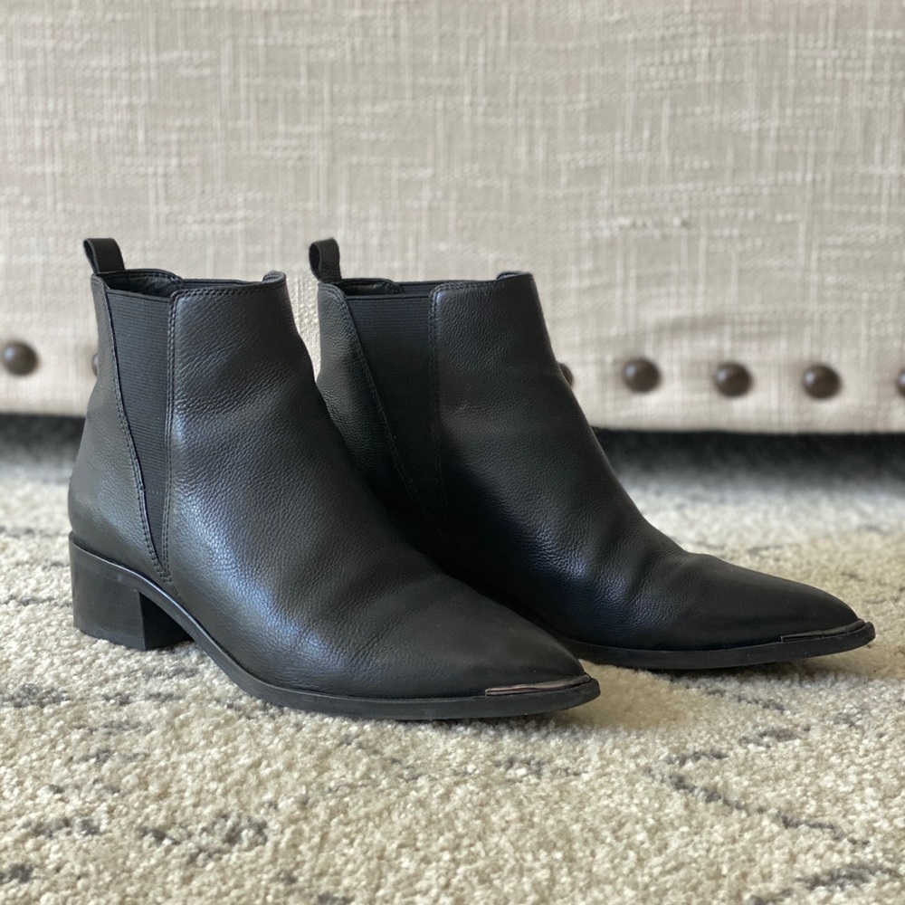 Marc Fisher LTD Yale Chelsea Boot